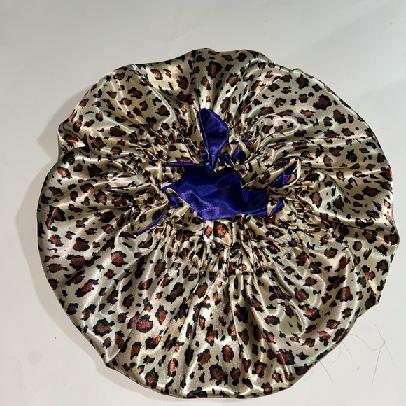 Elegant Royal Blue Satin Hair Bonnet with Leopard Accent - Picture 2 of 3